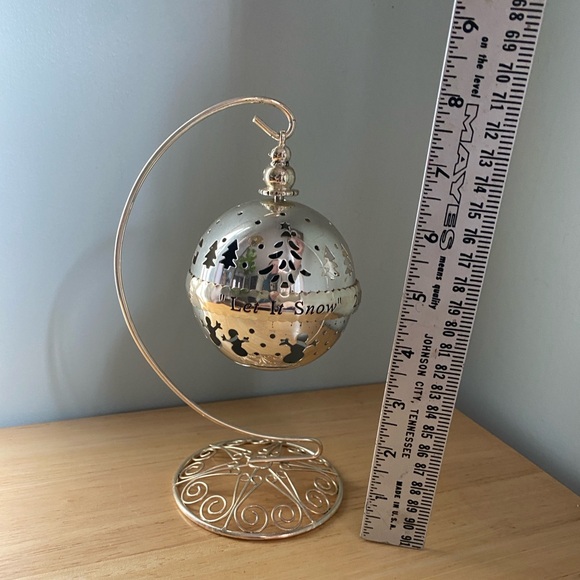 Let it Snow Towle 2007 Silver Plated Musical Ornament on Stand - Picture 2 of 2